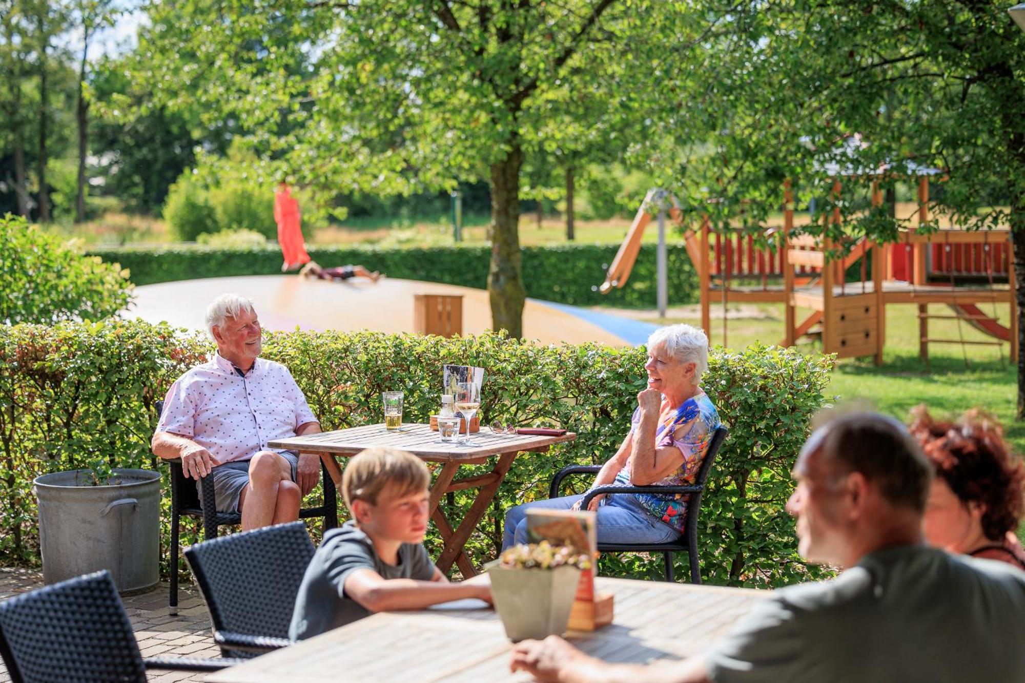 Recreatiepark Kaps Hotell Tubbergen Exteriör bild